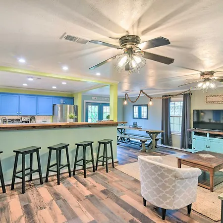Galveston Group Getaway With Private Yard And Fire Pit Villa